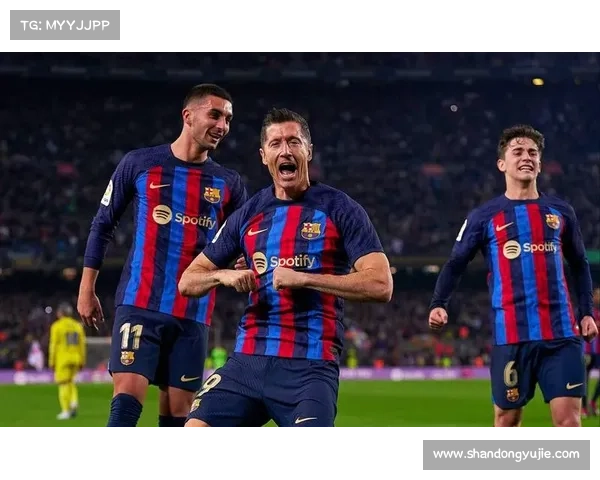 桑切斯足球生涯回顾 从巴萨到曼联的传奇旅程与球队成就分析